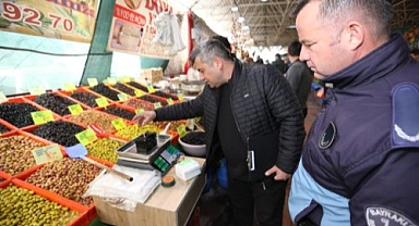 Bayraklı Belediyesi'nden pazar yerlerinde 'ramazan' denetimi