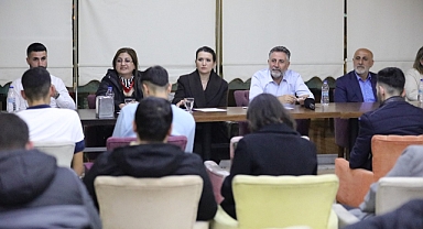 Bayraklı’da ‘Gençlik Buluşması: ’Başkan Sandal, “Kral çıplak”