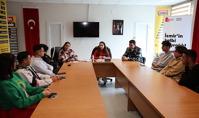 Bayraklı’da gençlik meclisi toplandı