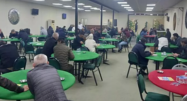 Bornova'da kumar oynarken yakalanan 58 kişiye para cezası kesildi