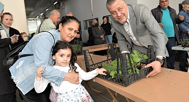Bornova’da vatandaşa 400 bin fide