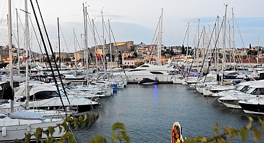 Çeşme' de bayram hazırlığı başladı! Yüzde 80 doluluk bekleniyor