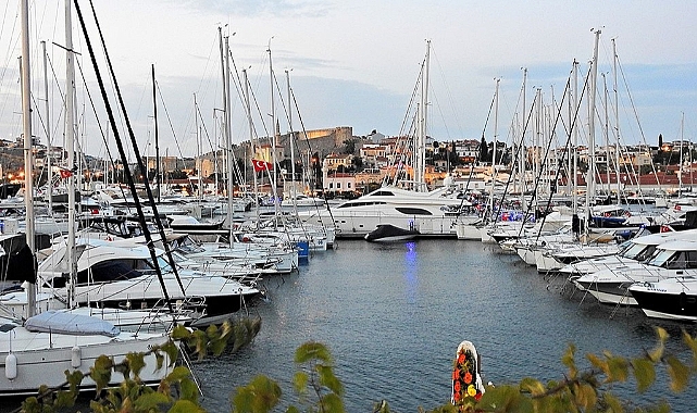 Çeşme' de bayram hazırlığı başladı! Yüzde 80 doluluk bekleniyor