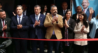 CHP, Ödemiş'te Kılıçdaroğlu'nun Seçim Ofisini Açtı. CHP İzmir İl Başkanı Aslanoğlu: ''Bizi Bölmeye Çalışıyorlar Ama Toplumun Birleşmeye İhtiyacı Var''