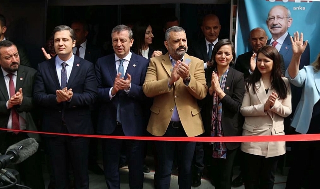CHP, Ödemiş'te Kılıçdaroğlu'nun Seçim Ofisini Açtı. CHP İzmir İl Başkanı Aslanoğlu: ''Bizi Bölmeye Çalışıyorlar Ama Toplumun Birleşmeye İhtiyacı Var''