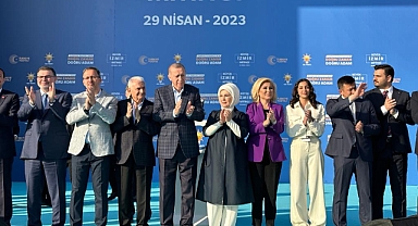 CUMHURBAŞKANI ERDOĞAN İZMİRLİLERE GÜNDOĞDU MEYDANINDAN SESLENDİ