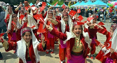 Depremin merkez üssü Kahramanmaraş'ta 23 Nisan kutlandı