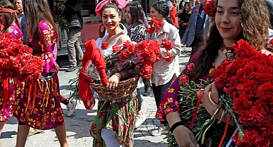 Dünya Romanlar Günü Çeşme'de kutlandı