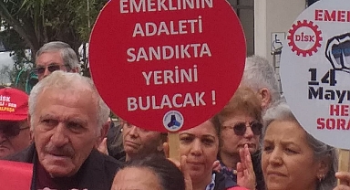 EMEKLİLER KONAK MEYDANI'NDAN HAYKIRDI: SANDIĞI BEKLİYORUZ!