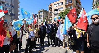 İYİ Partili Dervişoğlu Konak’ı karış karış gezdi