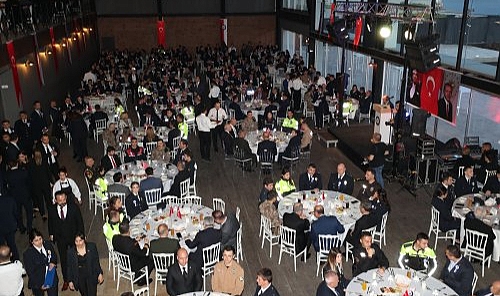 İzmir Emniyeti teşkilat mensuplarıyla iftarda buluştu