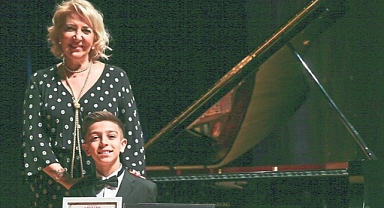 İZMİRLİ GENÇ PİYANİST MOZART ŞAMPİYONU