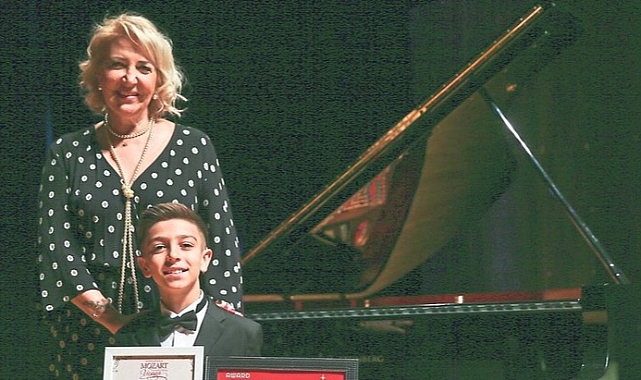 İZMİRLİ GENÇ PİYANİST MOZART ŞAMPİYONU