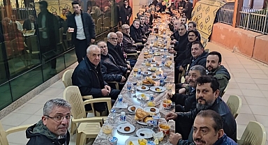 Karşıyaka çarşı esnafı birlikte iftar açtı