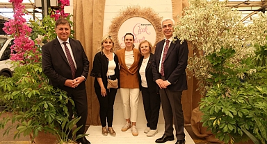 KARŞIYAKA’DA GELENEKSEL ÇİÇEK FESTİVALİ BAŞLADI
