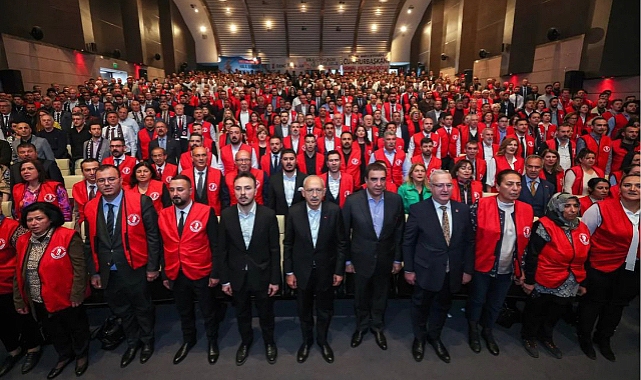 Manisa Kılıçdaroğlu Gönüllüleri , Kılıçdaroğlu'na "Asla yalnız yürümeyeceksin" demek için Ankara'daydı