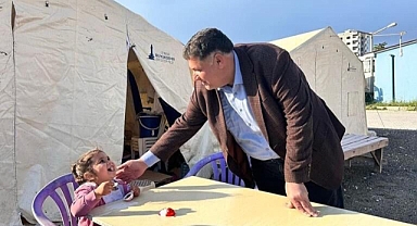 MENDERES BELEDİYE BAŞKAN V. ERKAN ÖZKAN DEPREMZEDE VATANDAŞLARI YALNIZ BIRAKMADI