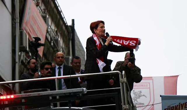 Meral Akşener, AK Partililerden oy istedi! Konuşmasında dili sürçtü... '15. Cumhurbaşkanı...'
