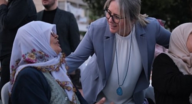 Milletvekili Çankırı Aliağa ve Foça'da vatandaşlarla bir araya geldi