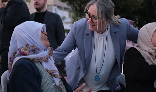 Milletvekili Çankırı Aliağa ve Foça'da vatandaşlarla bir araya geldi