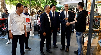 Muratpaşa Belediye Başkanı Ümit Uysal, CHP milletvekili adaylarıyla sahada