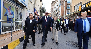 Müsavat Dervişoğlu Gaziemir ve Konak’ta sahaya indi: “İzmirliler bize umut ve güç veriyor” 