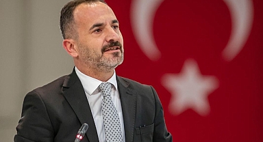 Özgür Hızal’dan Büyükşehir otoparkına asılan Kılıçdaroğlu posterine tepki ‘’ Burası kamusal alan! Parti Binanız Değil!’’