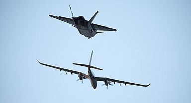 Selçuk Bayraktar 'Dünya havacılık tarihinde bir ilk' diyerek duyurdu: AKINCI ve KIZILELMA yan yana uçtu