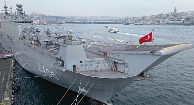 TCG Anadolu hatırası... Dev savaş gemisi vatandaşlara açıldı