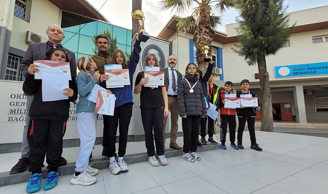 Teniste tek kamu okulu gururunu yaşadılar