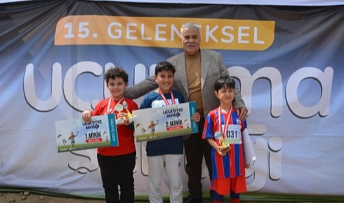 Torbalı'da 23 Nisan kutlamaları Uçurtma Şenliği ile başladı