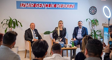 TUNÇ SOYER GENÇLERLE BULUŞTU