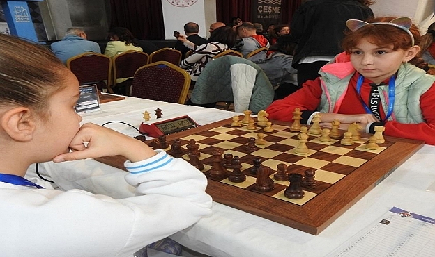 Türkiye Küçükler ve Yıldızlar Takım Satranç Şampiyonası İzmir'de devam ediyor