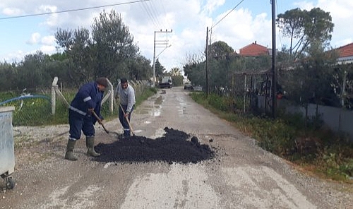 Urla’da yollara onarım ve bakım çalışmaları gerçekleşti