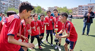 YARININ FUTBOLCULARI TURNUVA COŞKUSU YAŞADI