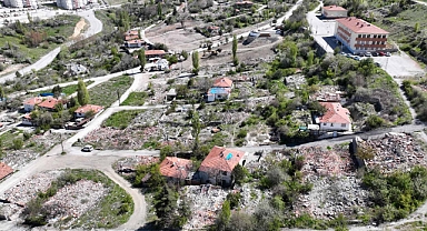 ANKARA BÜYÜKŞEHİRİN KENTSEL DÖNÜŞÜM ALANLARINDA HAFRİYAT TEMİZLEME ÇALIŞMALARI DEVAM EDİYOR