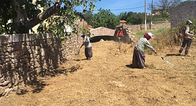 AYVALIK’TA, PARK VE BAHÇELER DETAYLI TEMİZLİK ÇALIŞMALARINI SÜRDÜRÜYOR