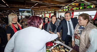 Başkan Batur Kadın Kuruluşları Temsilcileriyle Buluştu: Bu ülkeyi karanlıktan kurtaralım