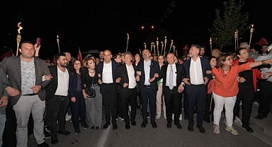 Bornova'da Demokrasi Yürüyüşü