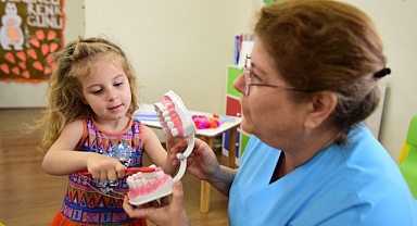 Bornovalı çocuklar daha güzel gülecek: Ağız ve Diş Sağlığı Eğitimleri Naldöken’den başladı
