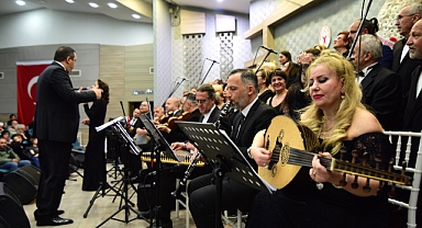 Bornovalı kursiyerlerden muhteşem konser: “Aşk ve Sevgi Şarkıları” Bornova yankılandı 