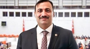 Cemal Bekle'den CHP'nin Menemen'de açtığı Roman karikatürüne tepki: ''Romanları yok saydınız, karikatür rencide etmiştir''