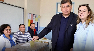 Cemil Tugay Oyunu Kullandı: Türkiye, tarihinin en önemli seçimini yaşıyor
