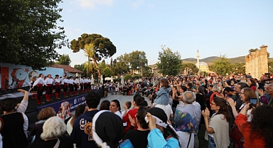 EFES SELÇUK’TA 19 MAYIS COŞKUSU: SİZE İHTİYACIMIZ VAR GENÇLER