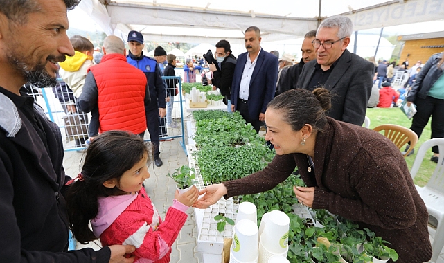 EFES TARLASI YAŞAM KÖYÜ'NÜN FİDELERİ YURTTAŞLARLA BULUŞUYOR