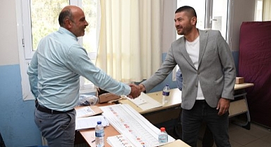 Foça Belediye Başkanı Fatih Gürbüz Oyunu Kullandı