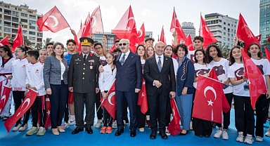 İzmir'de 19 Mayıs Coşkusu