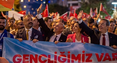 İzmir'de 19 Mayıs coşkusu meydanlara sığmadı