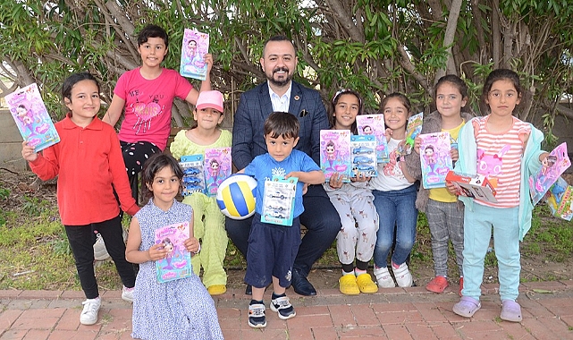 İzmir'deki minik depremzedelere Büyük Birlik Partisi sürprizi