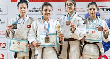İzmir Spor Kulübü Sporcusu Türkiye Şampiyonu Oldu!